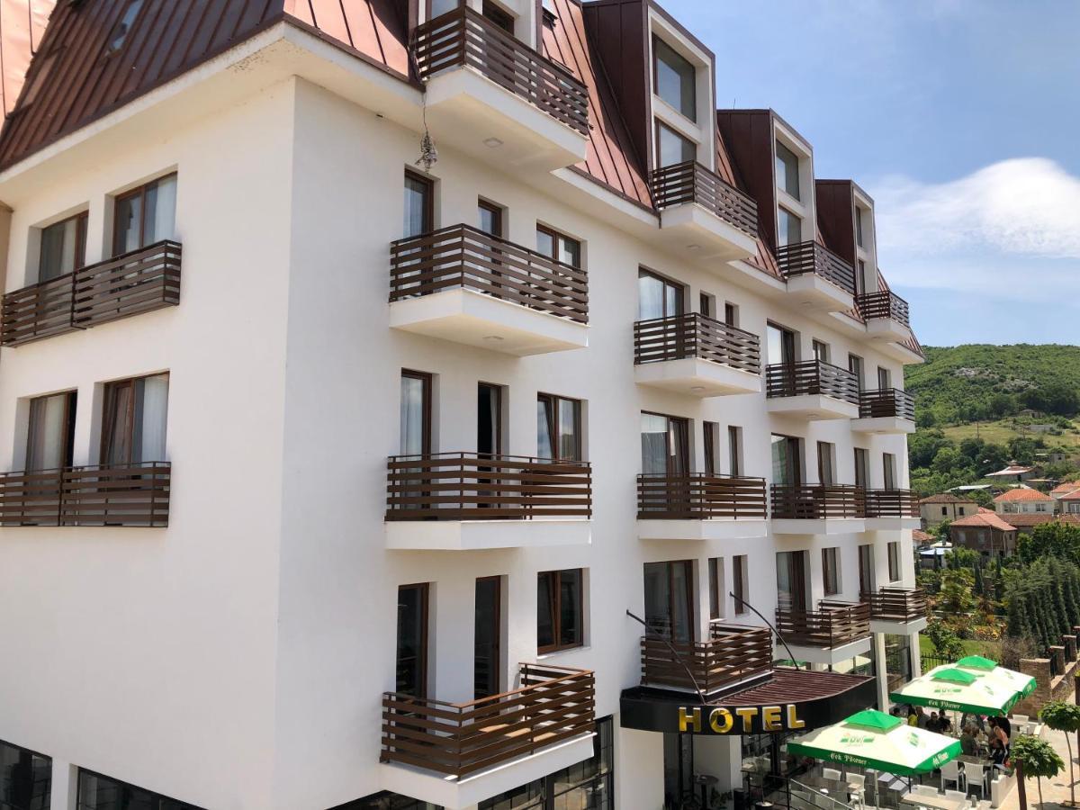 Grand Hotel Pogradec Tushemisht Exterior foto